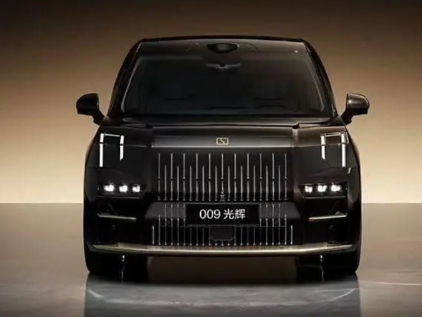 Zeekr 009 Grand Collector’s Edition Boasts ‘24K Pure Gold’ Badges At The Front, Rear And Wheel Hubs