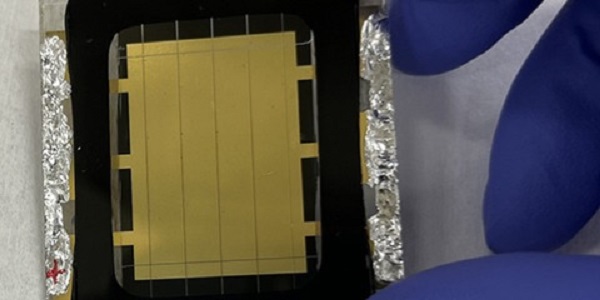 Inverted perovskite solar cell based on ionic salt achieves 26% efficiency