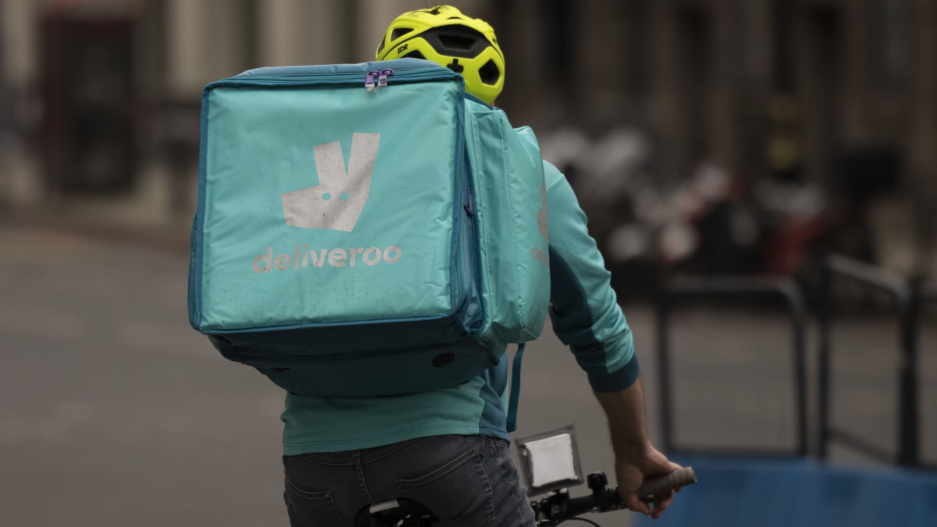 DoorDash to buy British food delivery firm Deliveroo for $3.9 billion in overseas push