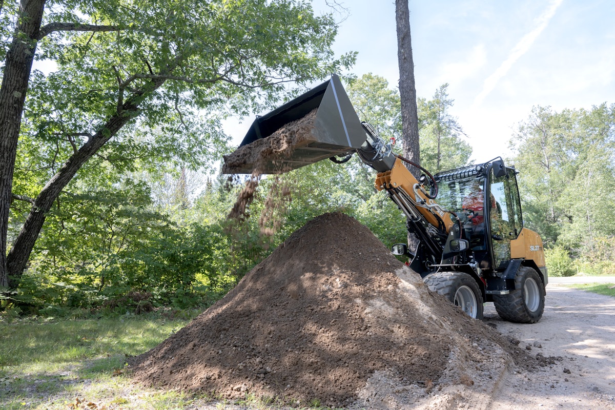 Case CE Debuts Telescopic-Boom SL27 Small Articulated Loader