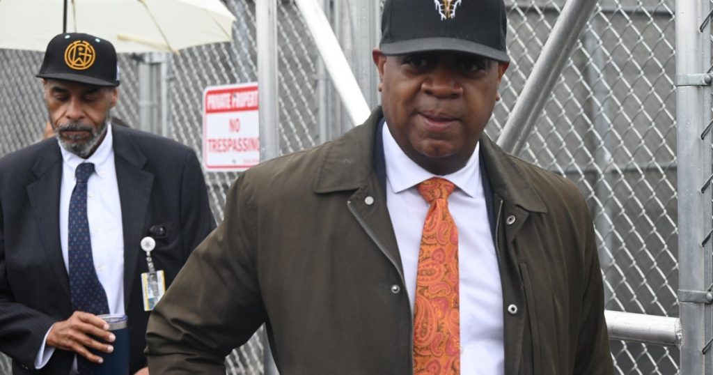 Newark, N.J. mayor arrested at ICE facility, charged with trespassing