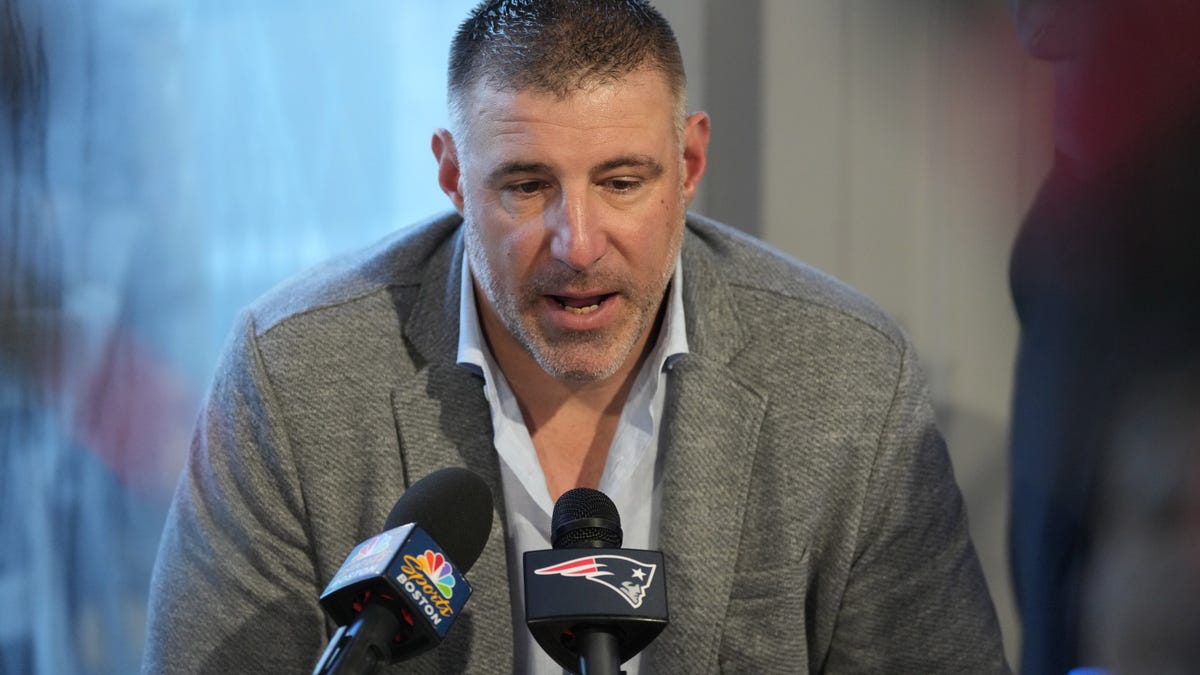 Patriots coach Mike Vrabel shares health update on DC Terrell Williams