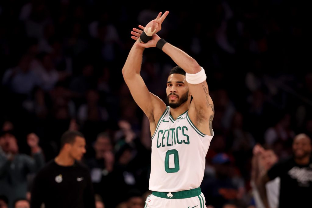 Celtics’ Jayson Tatum Exits Game 4 vs Knicks With Concerning Non-Contact Injury