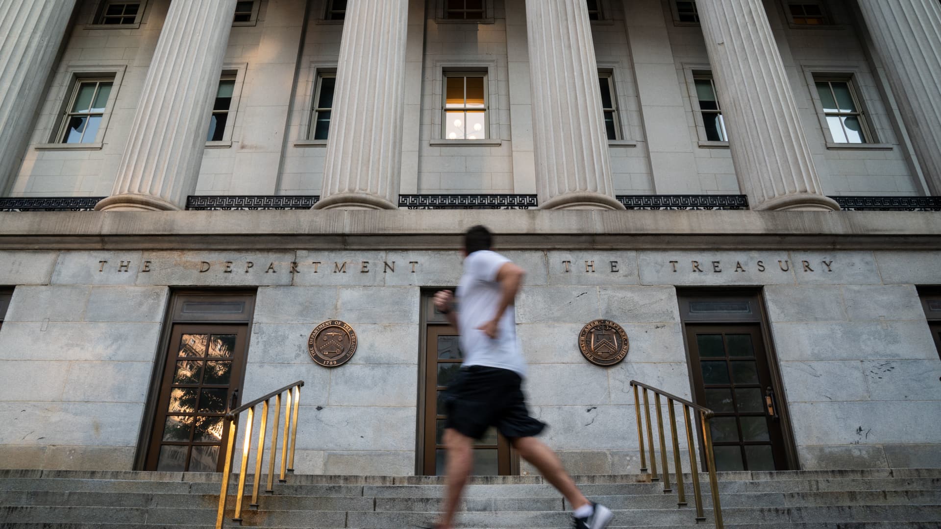 Moody’s downgrades United States credit rating, citing growth in government debt