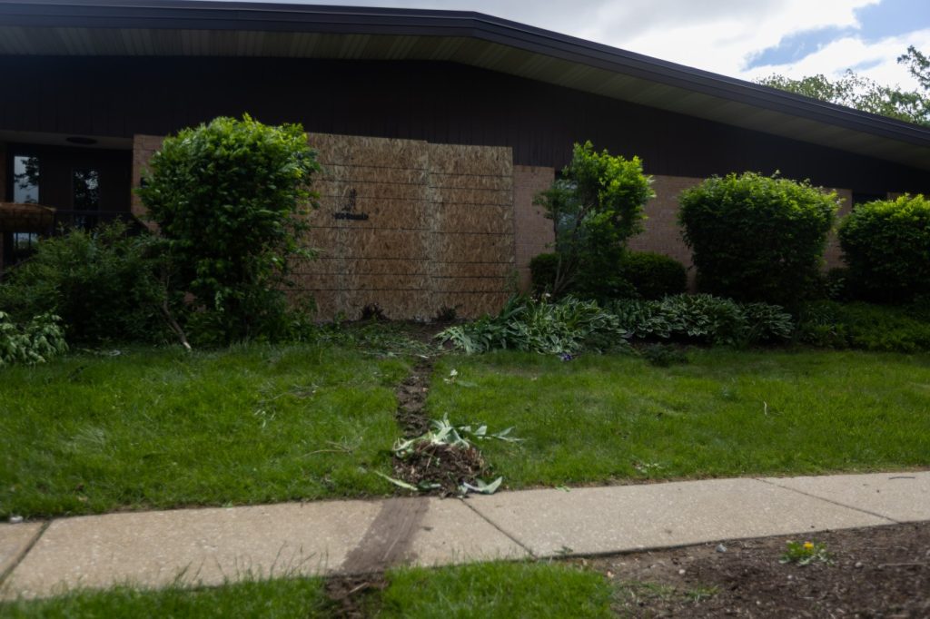 2 children, 1 police officer remain hospitalized day after driver ran pickup truck into Palos Park church Friday