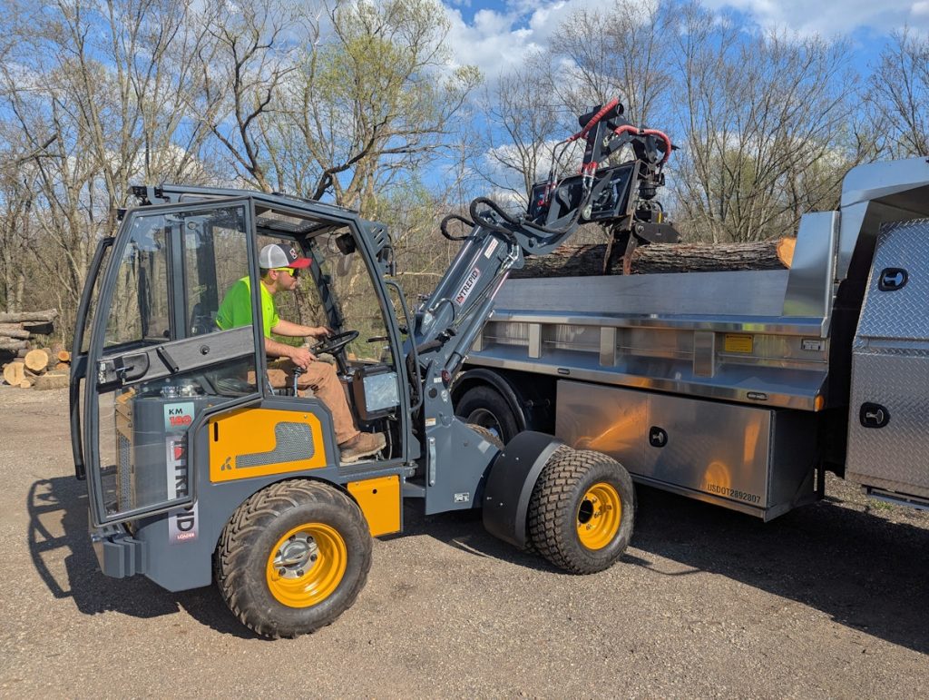 Miniloaders.com Debuts Intrepid KM180 Tele Compact Wheel Loader