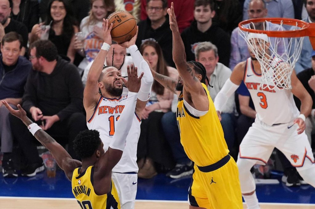 New York Knicks ride Jalen Brunson’s 32 points to 111-94 win that cuts Indiana Pacers’ series lead to 3-2