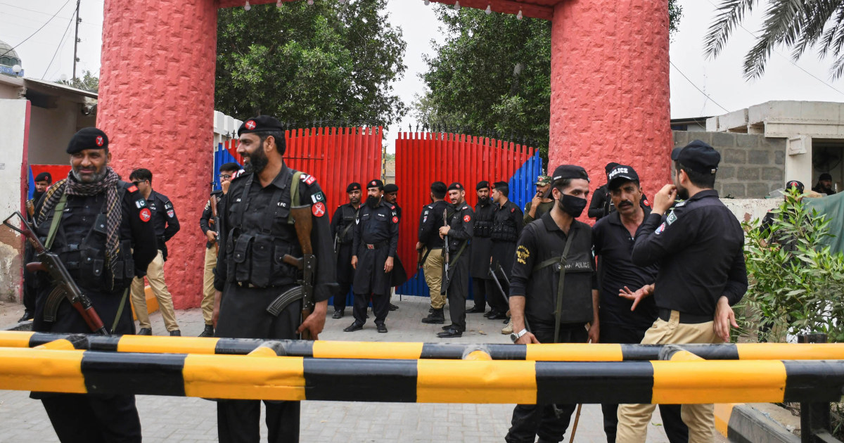 Over 200 inmates escape Pakistani prison after earthquake