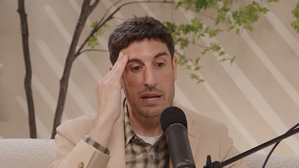 Jason Biggs Describes Retrieving Cocaine From Stranger’s Trash Can on Street